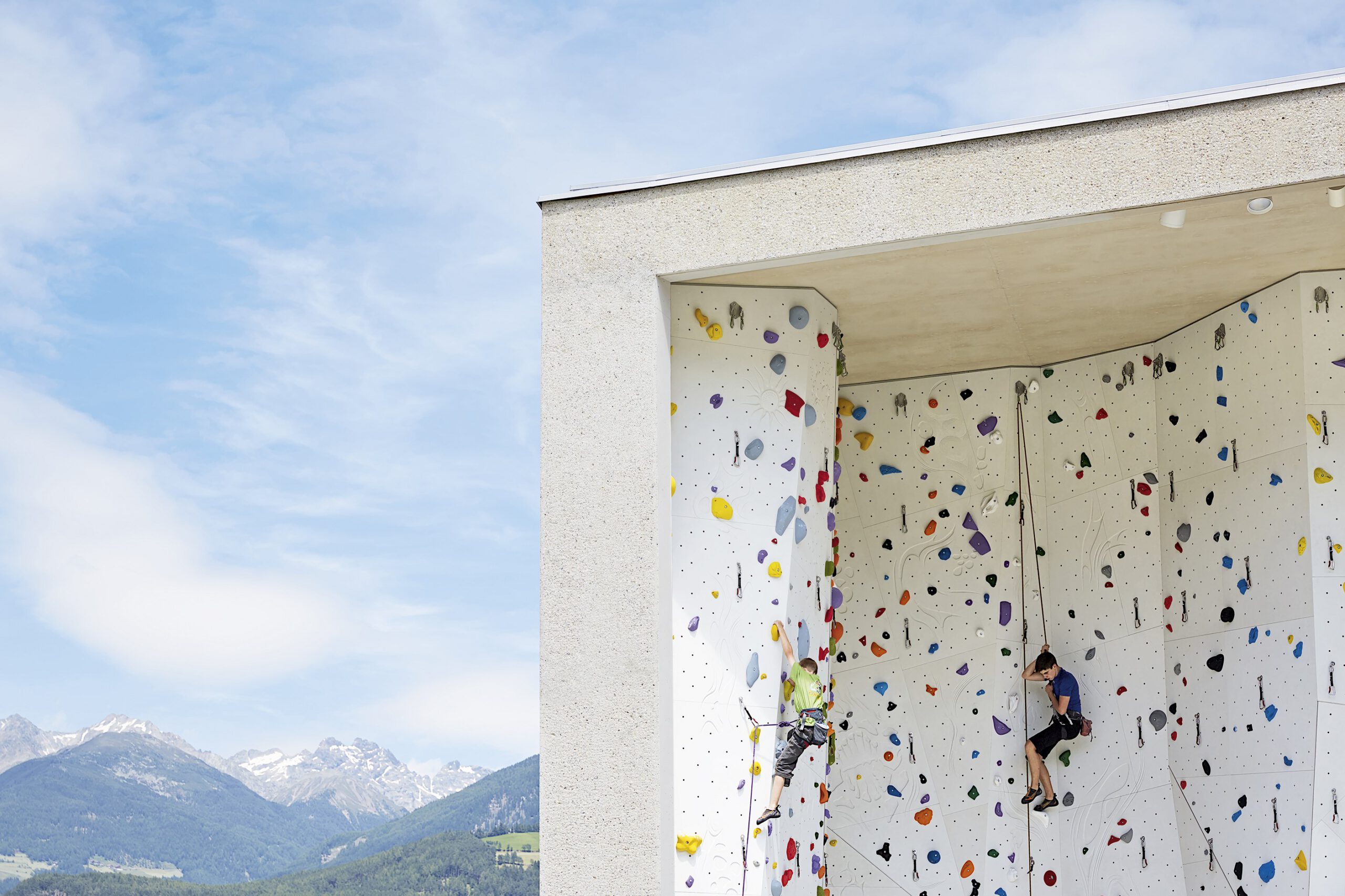 Kletterhalle Bruneck Südtirol Stocken Betonbearbeitung Steinmetzbetrieb Miedl Beton gestockt Fassade