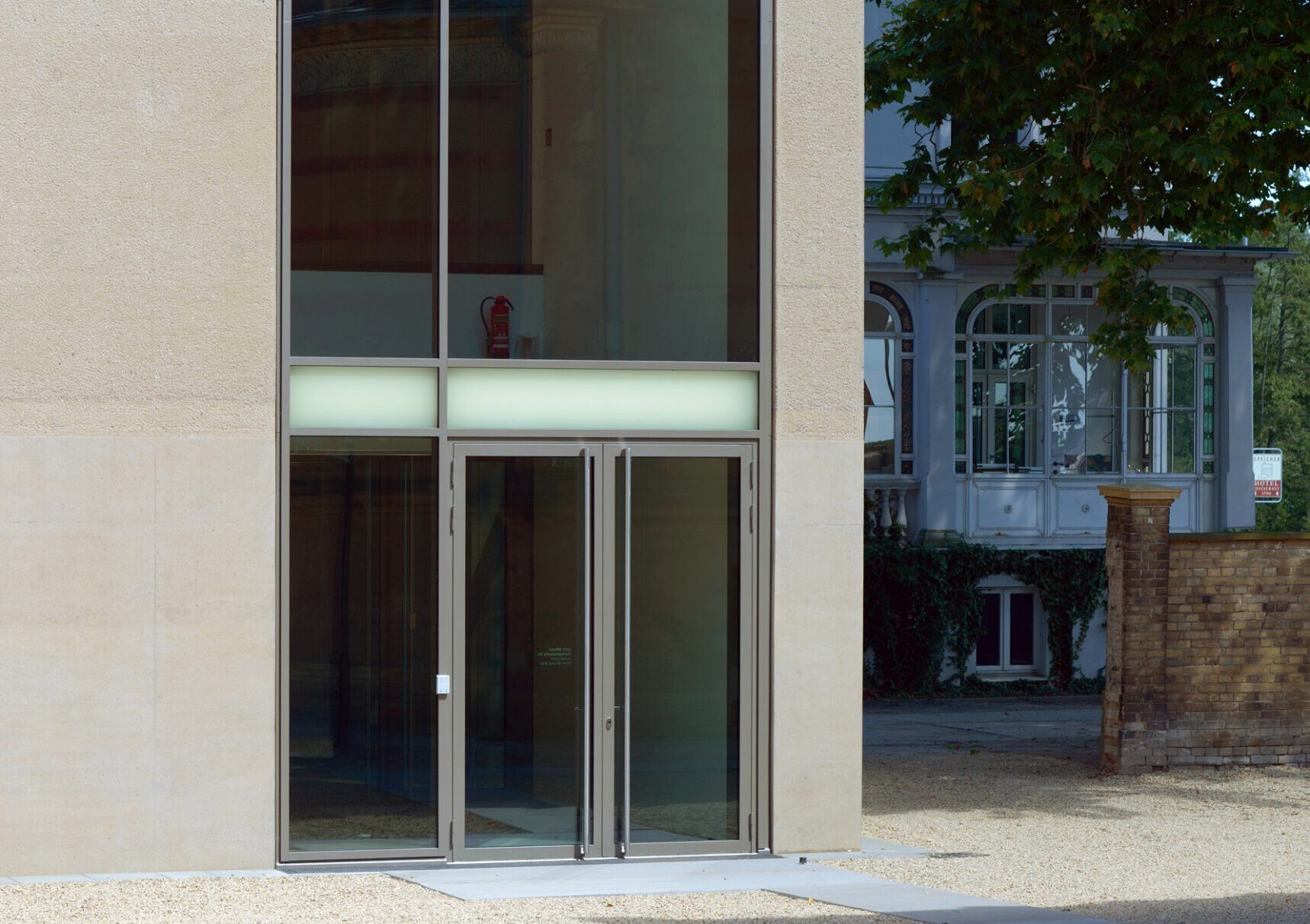 Staatliches Museum Schwerin Stocken Steinmetzbetrieb Miedl Fassade Beton gestockt