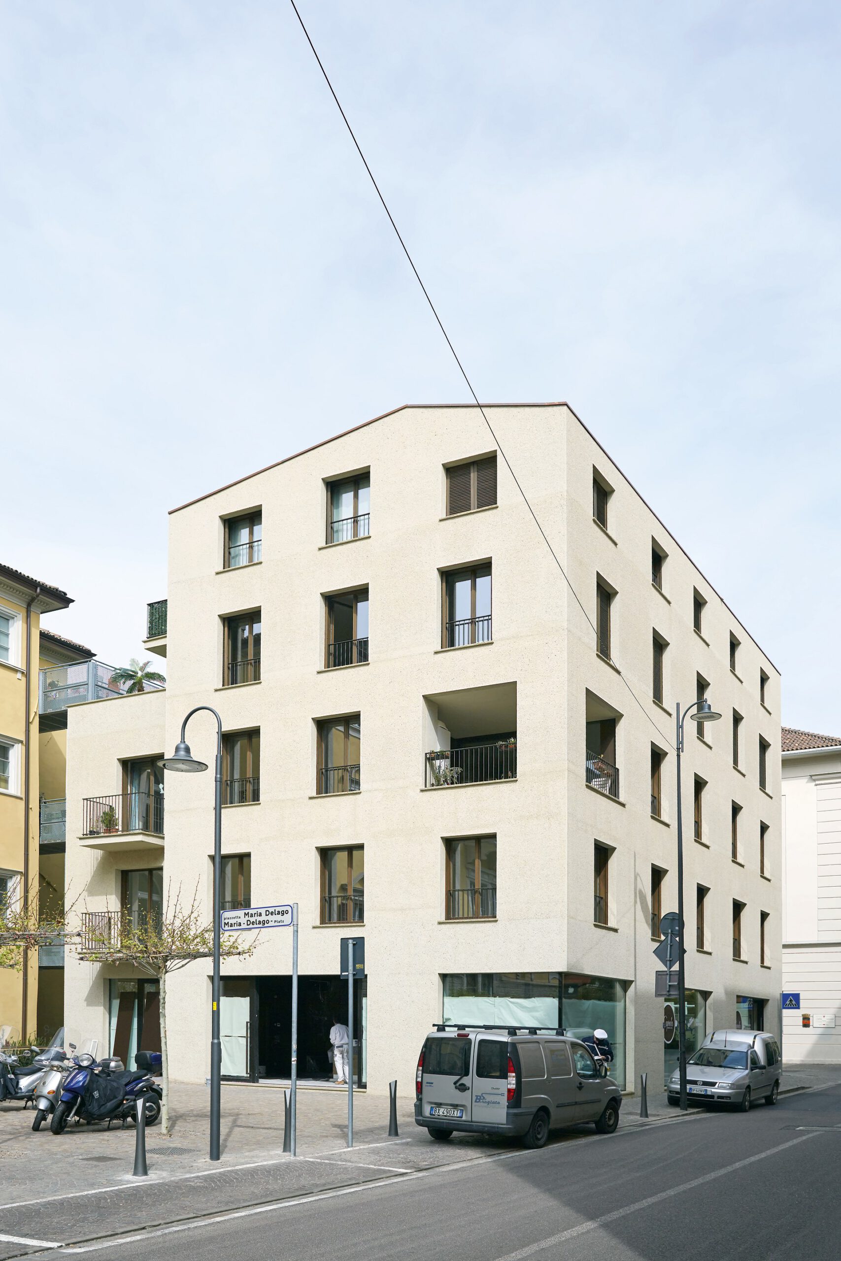 Ex Bar Sabina Bozen Italien Betonbearbeitung Stocken Steinmetzbetrieb Miedl Fassade Beton gestockt