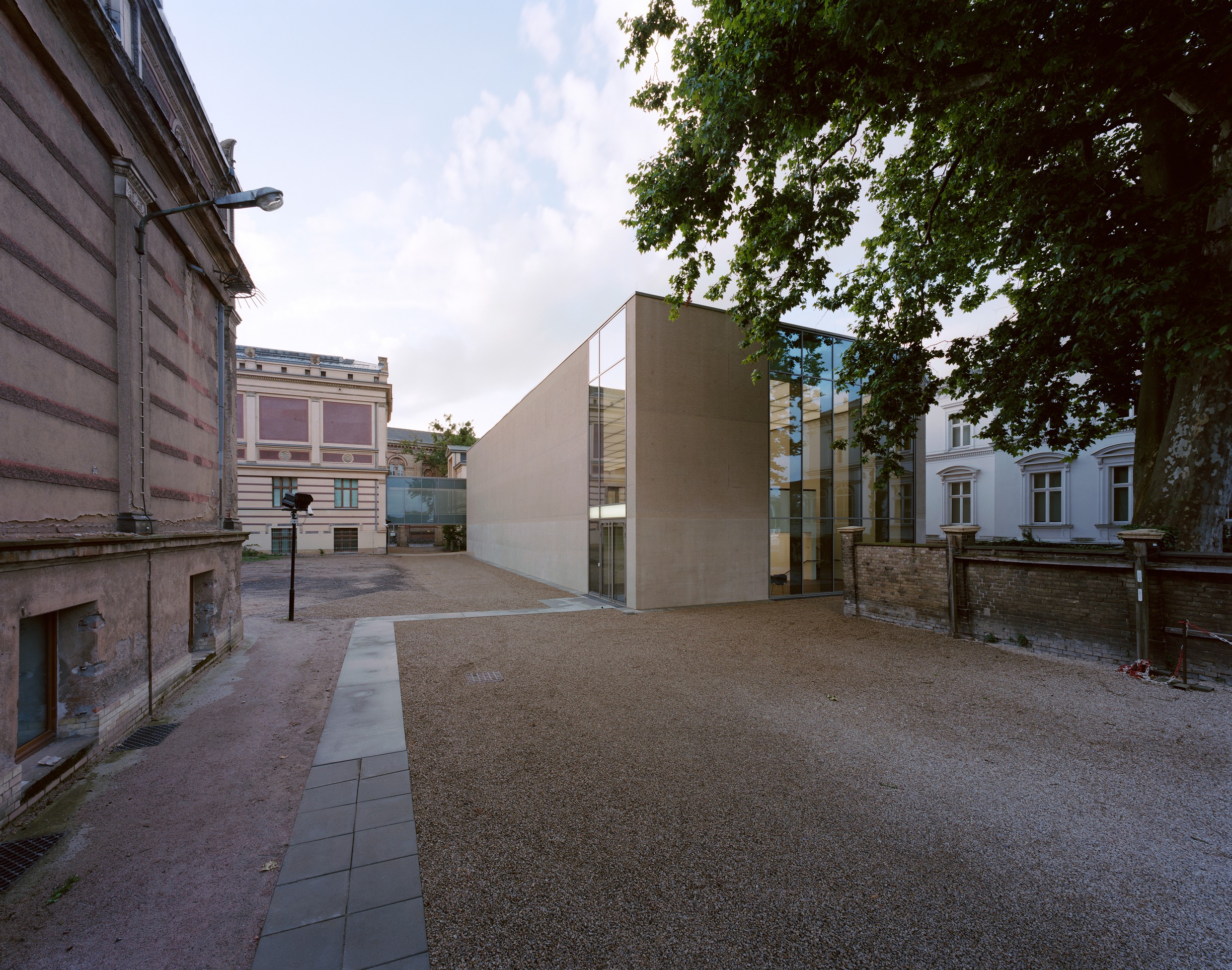 Staatliches Museum Schwerin Stocken Steinmetzbetrieb Miedl Fassade Beton gestockt